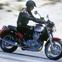 TRIUMPH Thunderbird 900 經典英倫風 