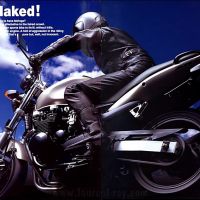 Get Naked !! Kawasaki ZR-7 沒有整流罩 反而更有型