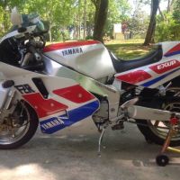 1990 YAMAHA FZR1000