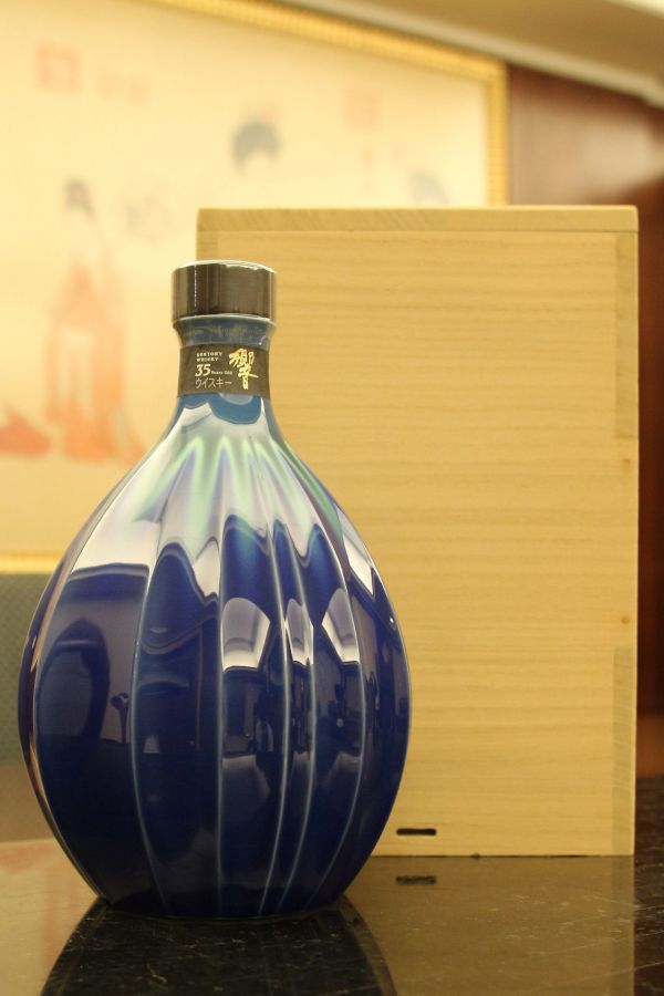 HIBIKI 35 years Yosabin Hekiyou Tokuda Yasokichi III 響 35年 耀彩瓶 碧陽 九谷燒 稀有收藏 (700ml 43%)